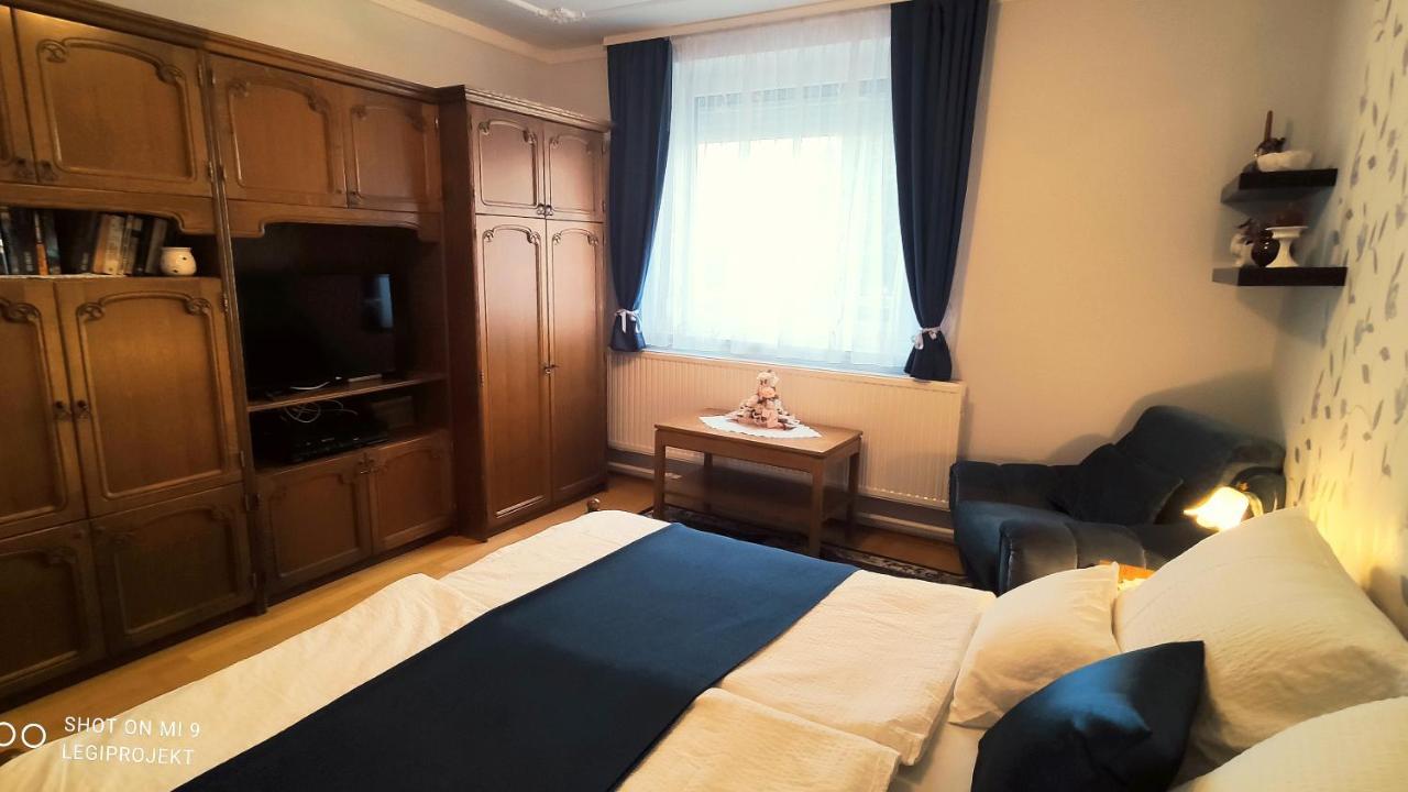 Papp Apartmanhaz Apartment วอนยาร์ควาเชกี ภายนอก รูปภาพ