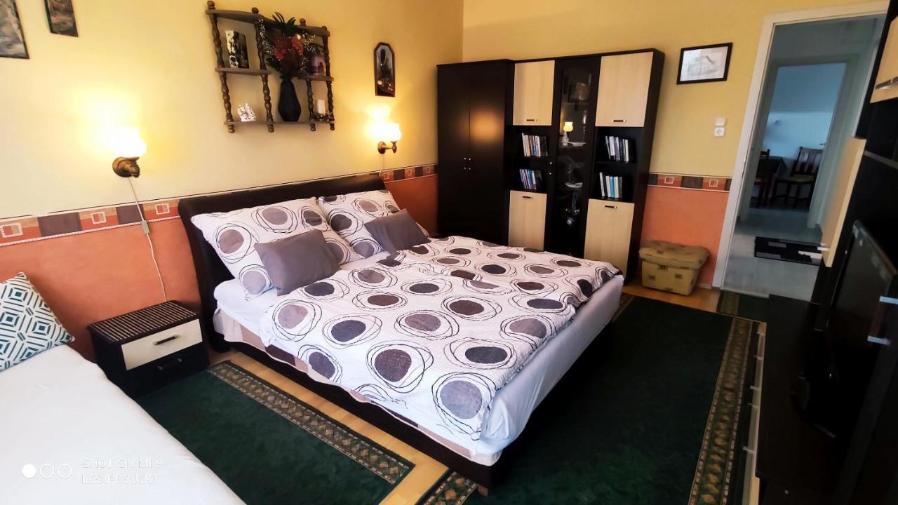 Papp Apartmanhaz Apartment วอนยาร์ควาเชกี ภายนอก รูปภาพ