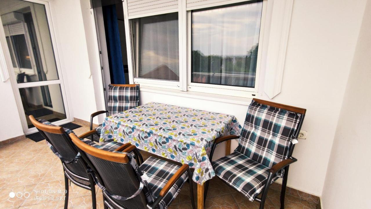 Papp Apartmanhaz Apartment วอนยาร์ควาเชกี ภายนอก รูปภาพ
