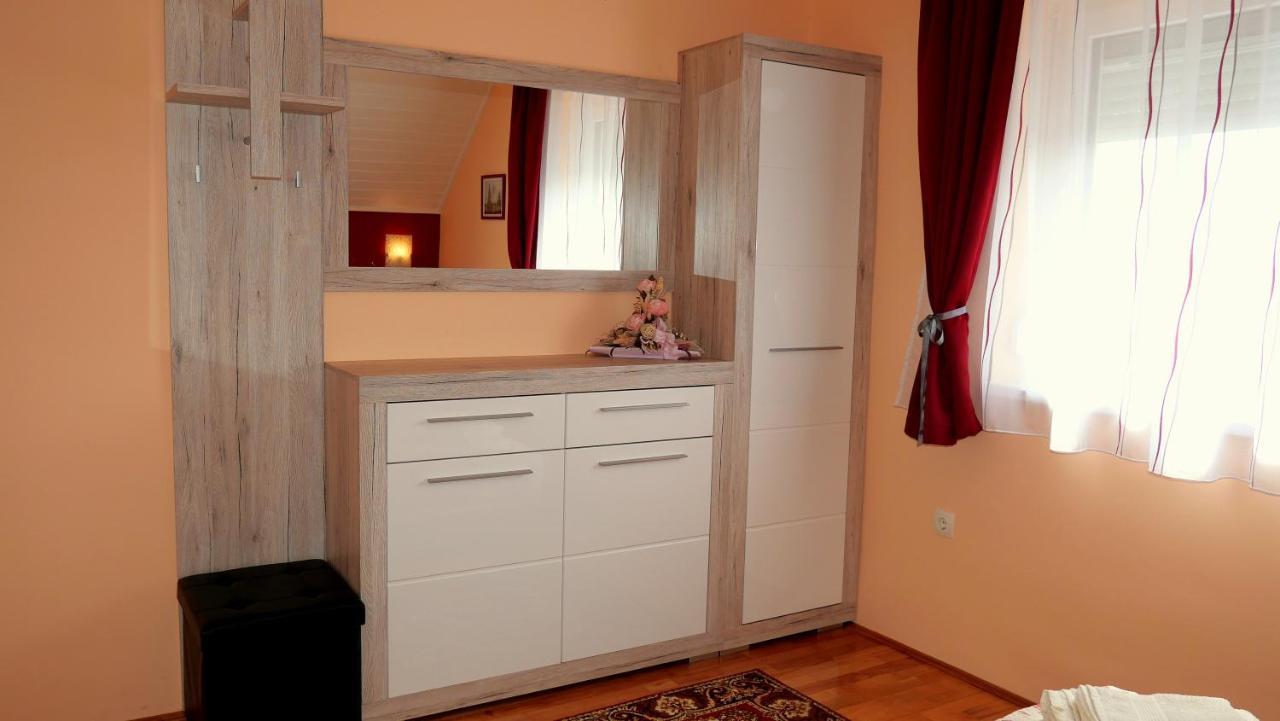 Papp Apartmanhaz Apartment วอนยาร์ควาเชกี ภายนอก รูปภาพ