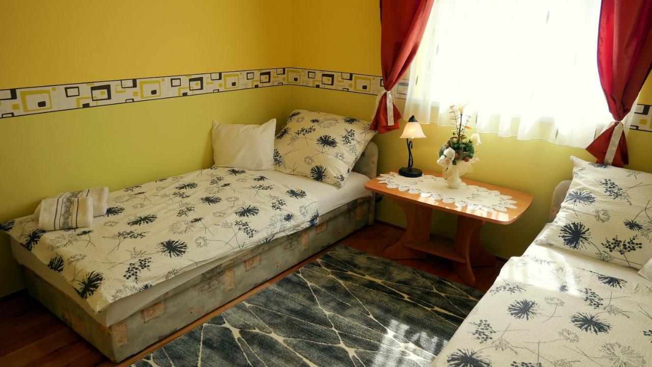 Papp Apartmanhaz Apartment วอนยาร์ควาเชกี ภายนอก รูปภาพ