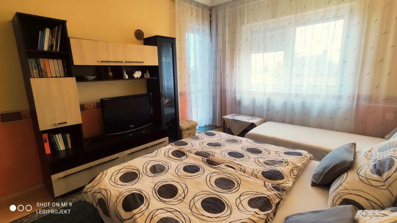 Papp Apartmanhaz Apartment วอนยาร์ควาเชกี ภายนอก รูปภาพ